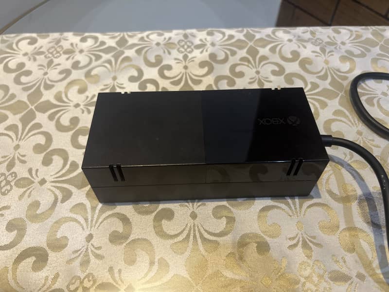 Xbox One & Original Controller 6