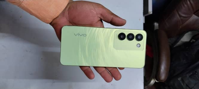 vivo y100
