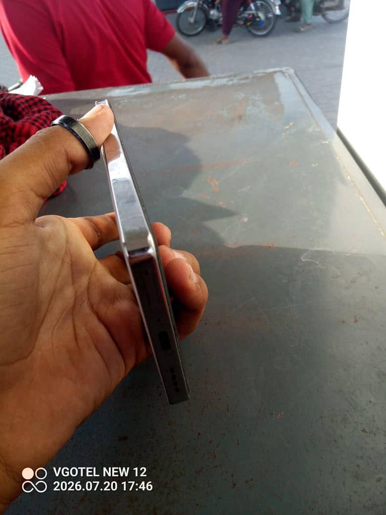 Infinix Note 40 5