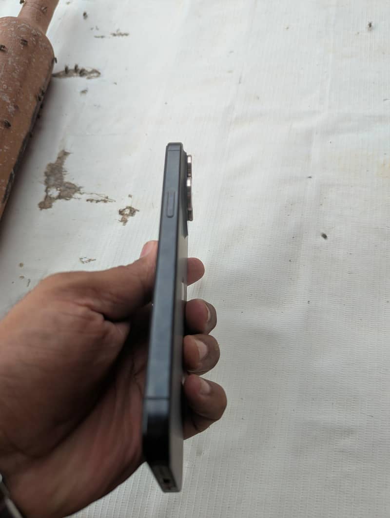 Apple iPhone 15 Pro Max 3