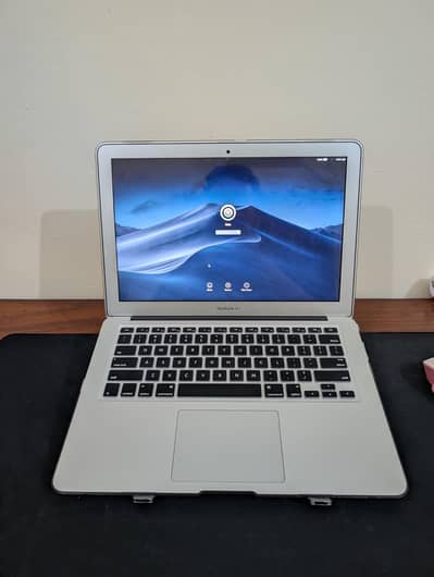 APPLE MACBOOK AIR 2017 (13.3-INCH) – 10/10 LUSH CONDITION