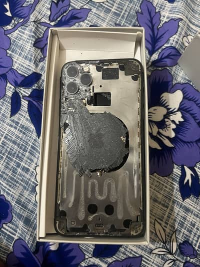 I phone 11 pro available for part