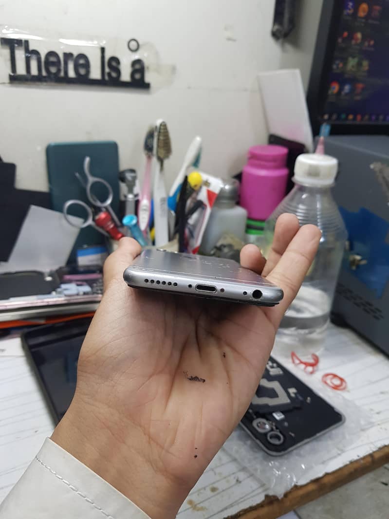 03318402575 6