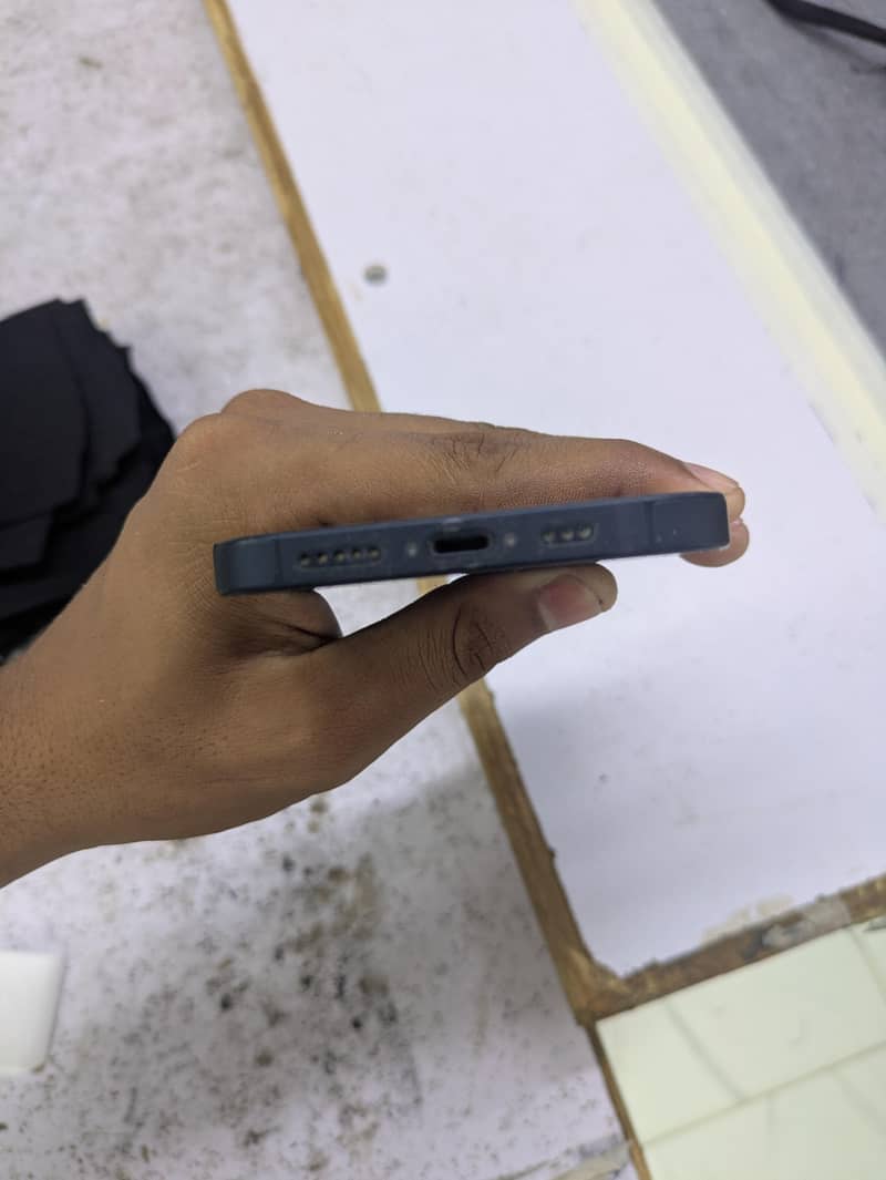 Apple iPhone 13 1