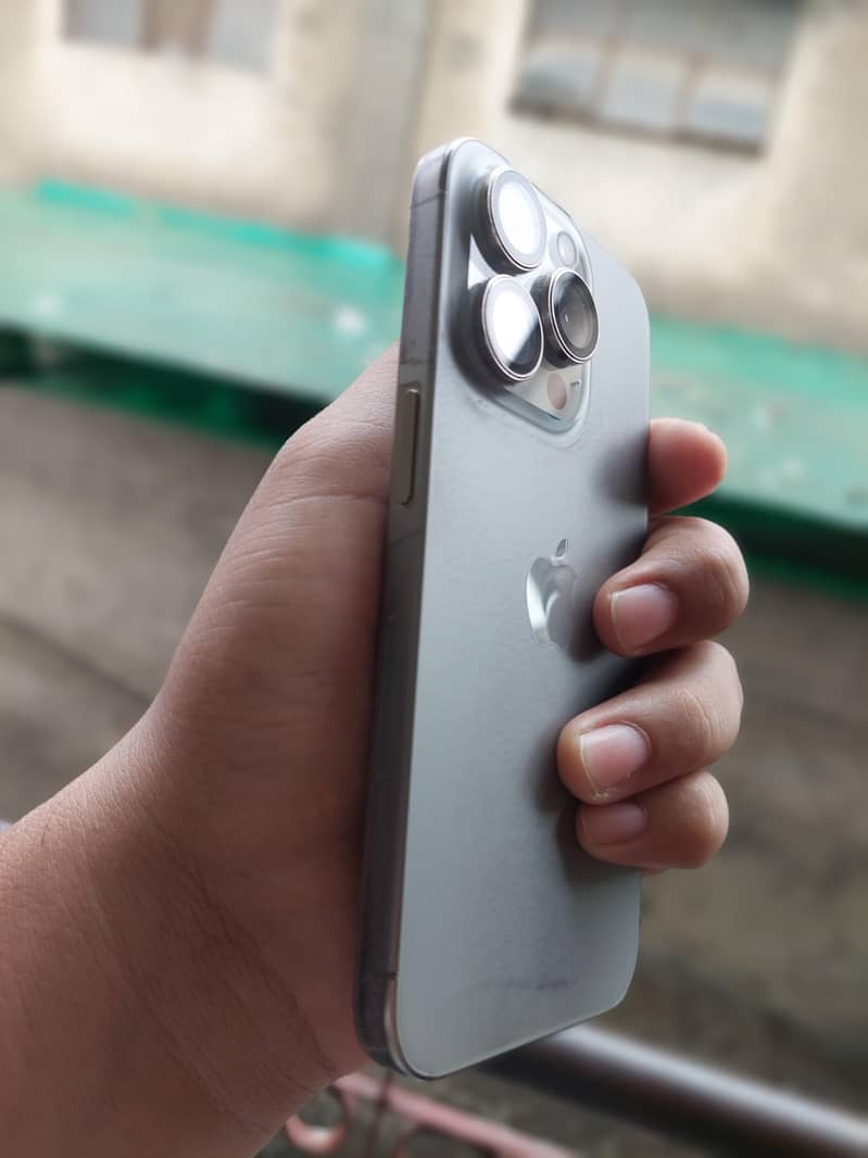 Apple iPhone 15 Pro 1