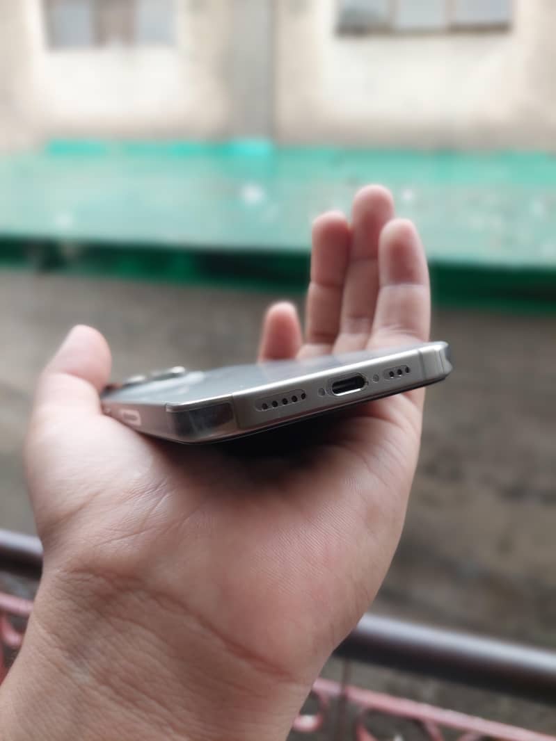 Apple iPhone 15 Pro 2
