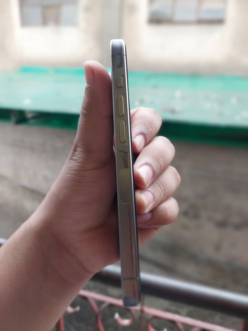 Apple iPhone 15 Pro 3