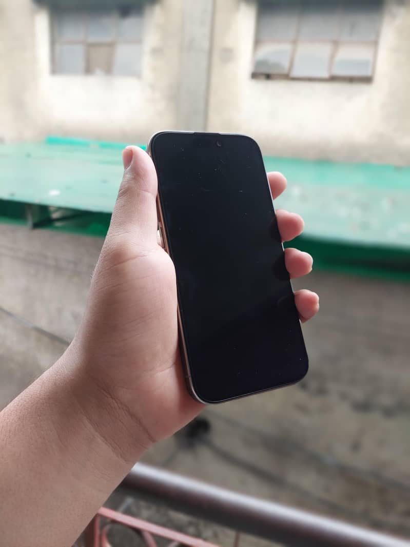 Apple iPhone 15 Pro 4