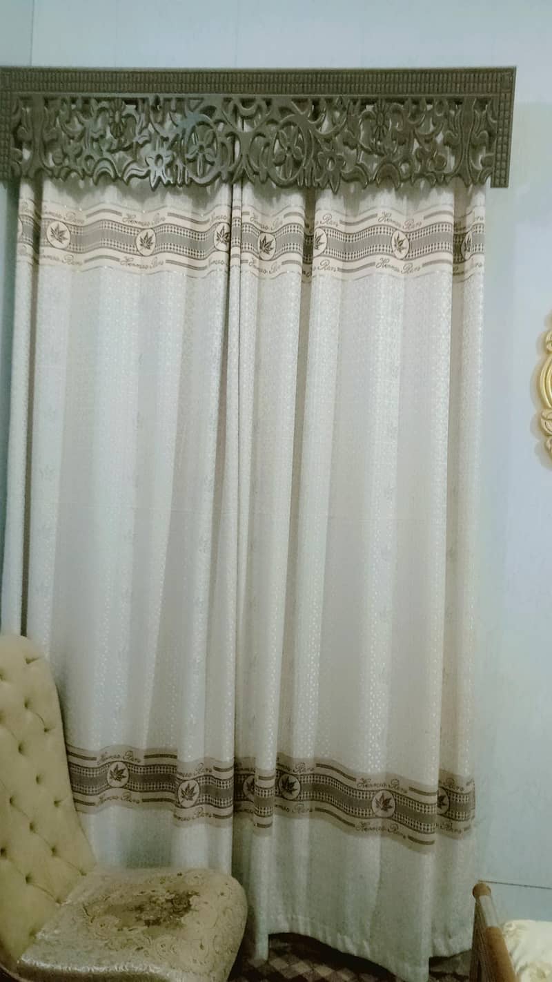 4 curtains 0