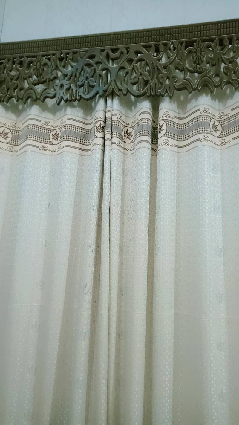 4 curtains 1