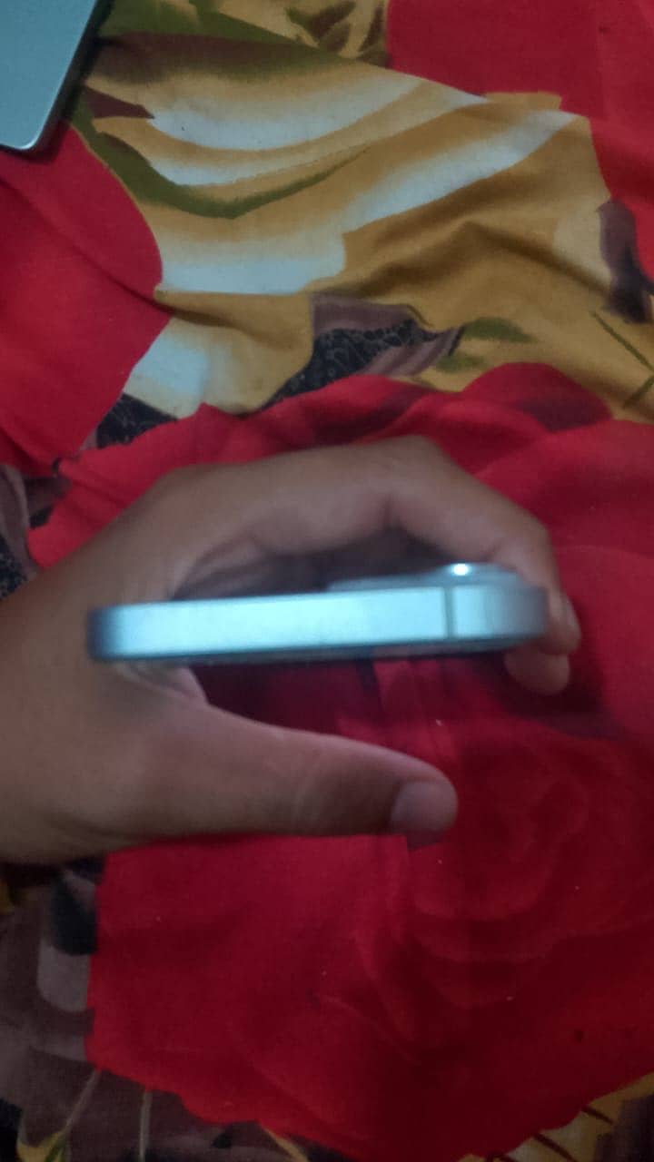 Apple iPhone 14 4