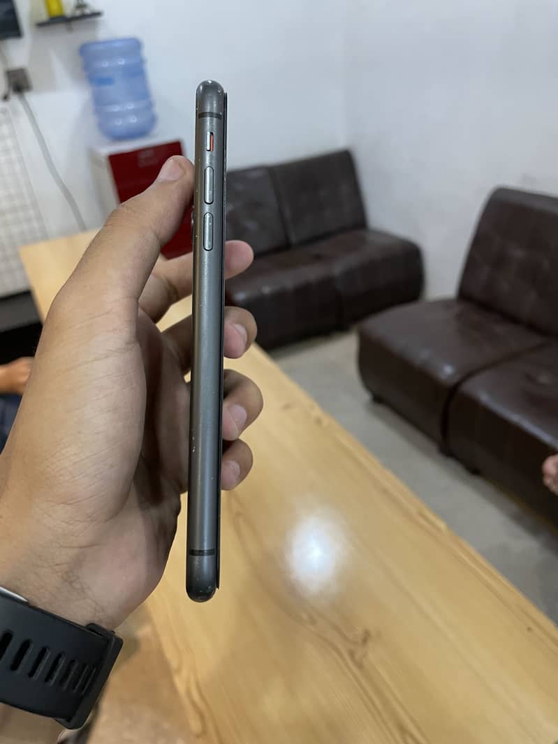 Apple iPhone 11 2