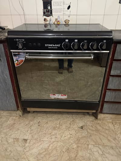 Stone 5-Burner Gas Cooking Range/Oven – Excellent Condition