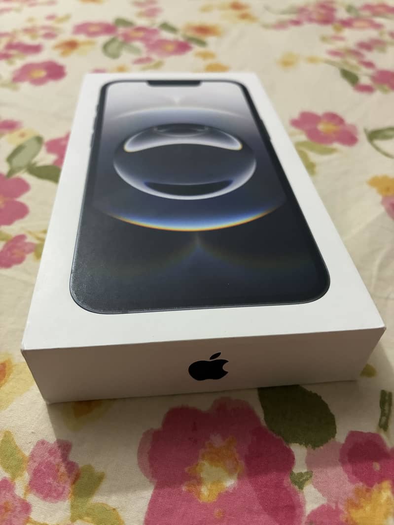 iPhone 16e 6