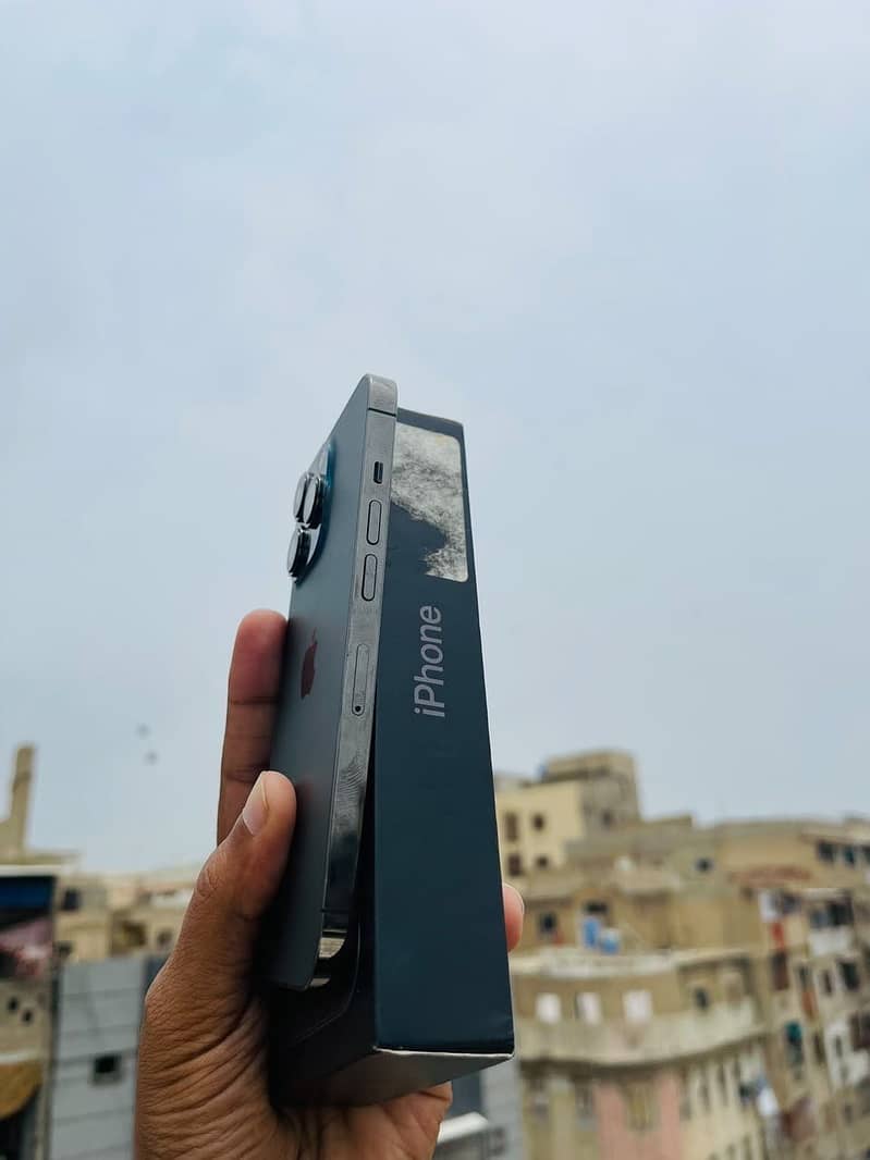 Apple iPhone 13 Pro 2