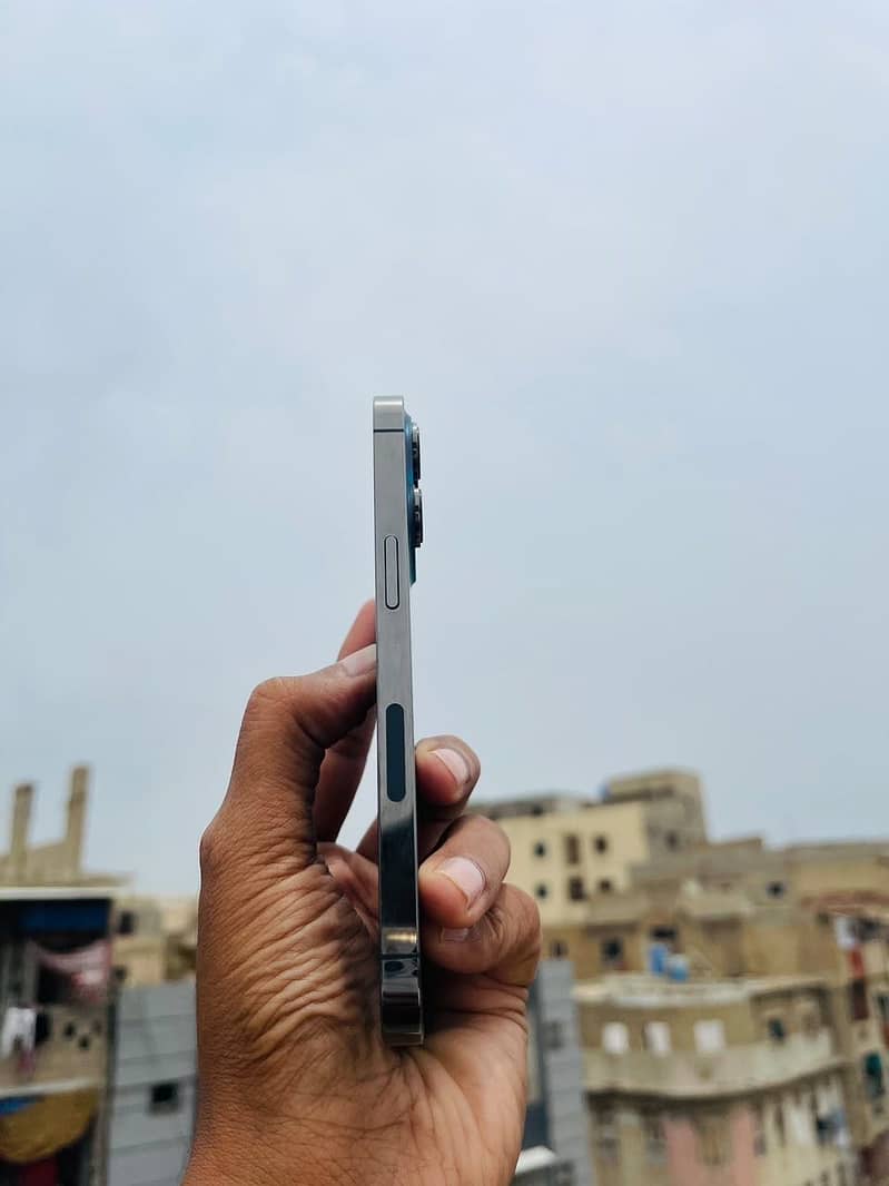 Apple iPhone 13 Pro 4