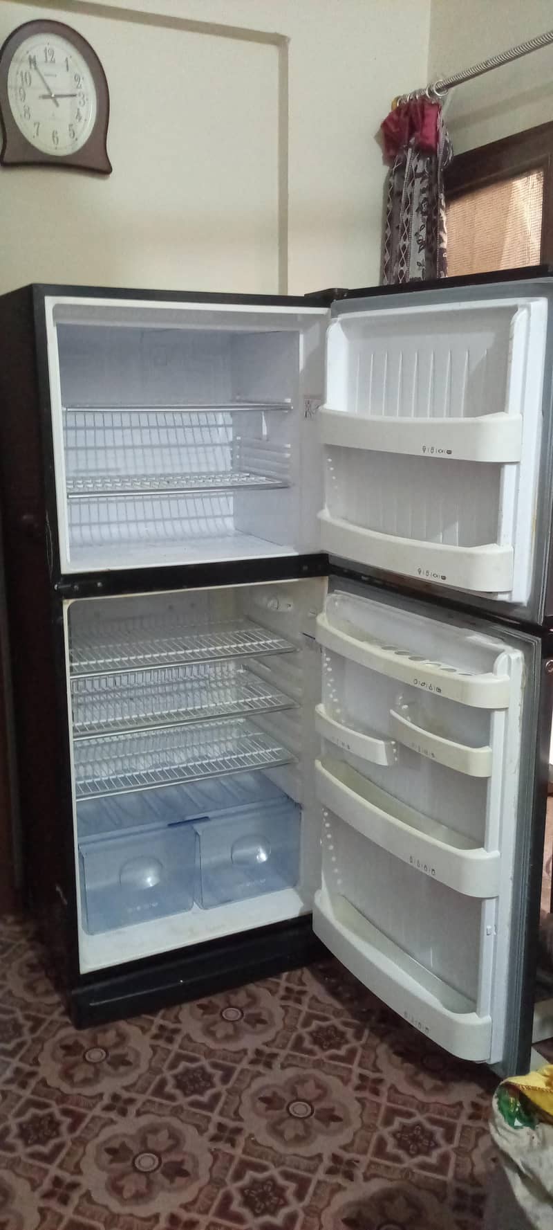 REFRIGERATOR 1
