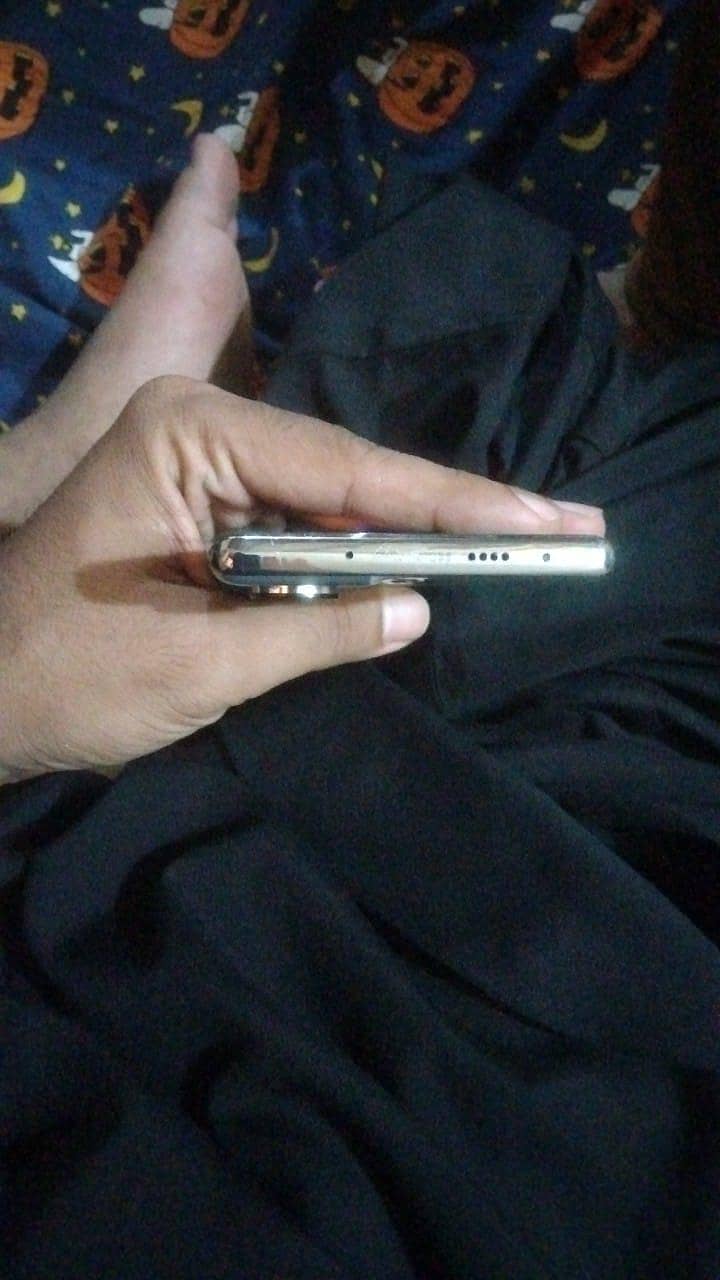 Tecno CAMON 40 Pro 4