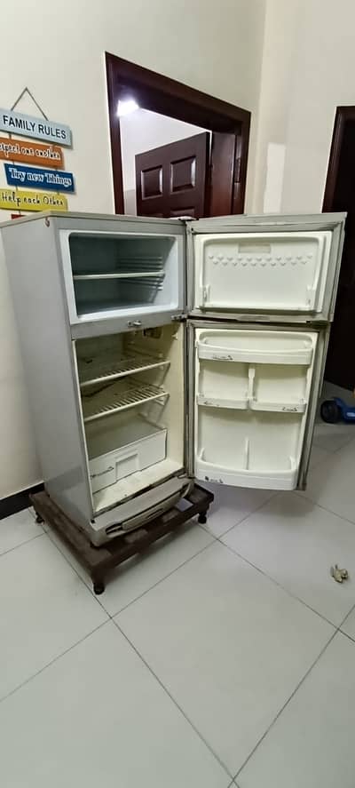PEL Fridge (9 cubic ft capacity)