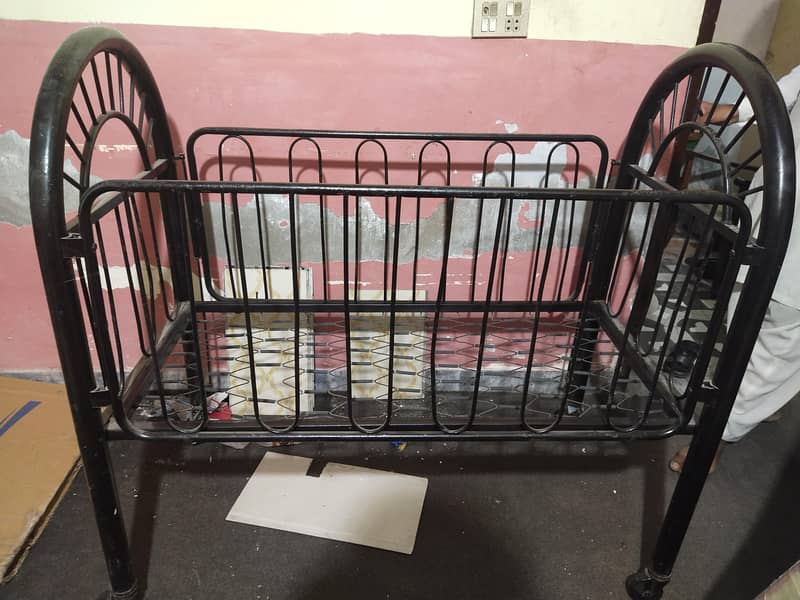iron bed 0