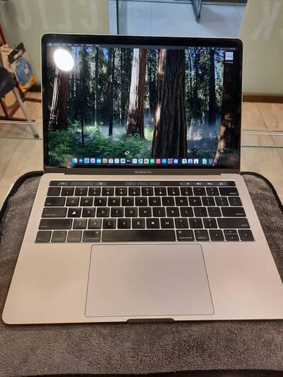 apple  macbookpro 16gb 512gb