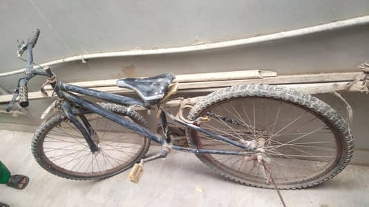 2 bycycles    are available in gulistane juhar