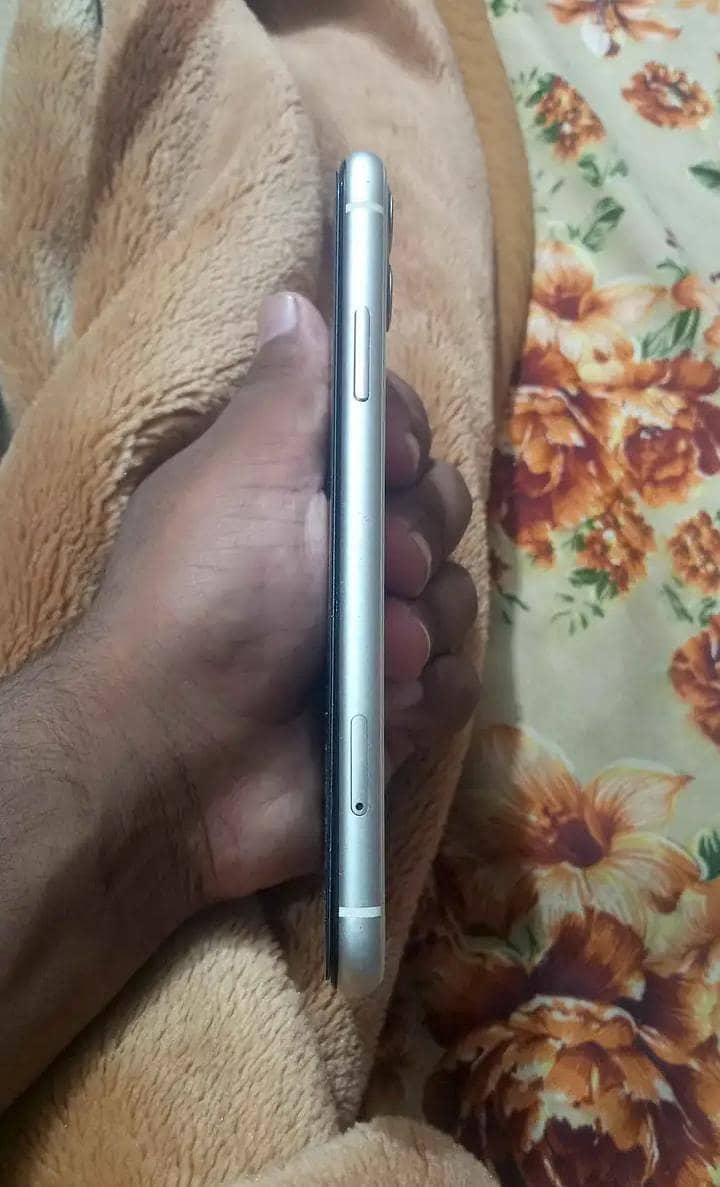 Apple iPhone 11 1