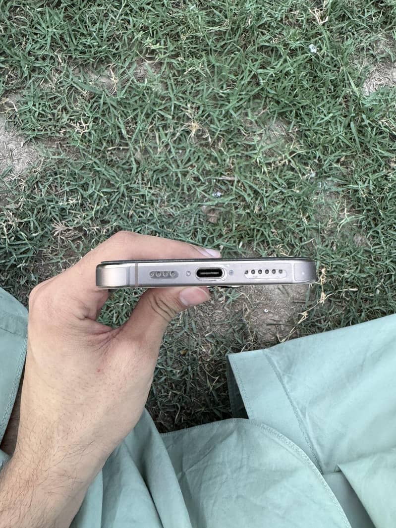 Apple iPhone 16 Pro Max 3