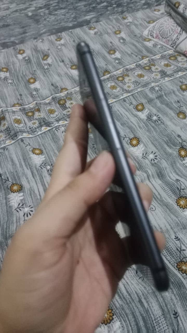 Apple iPhone 8 0