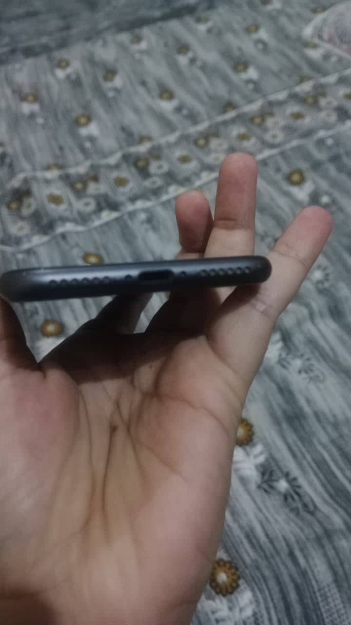 Apple iPhone 8 4