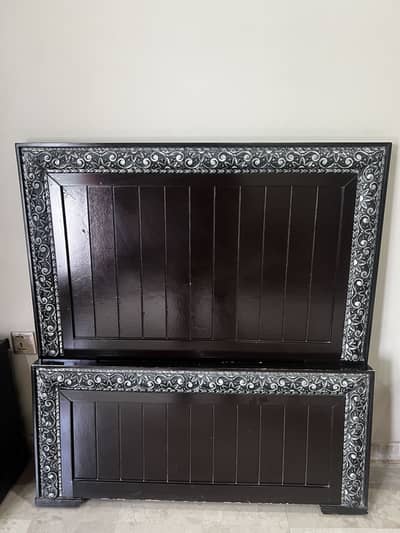 2 Single Beds and 1 Side Table