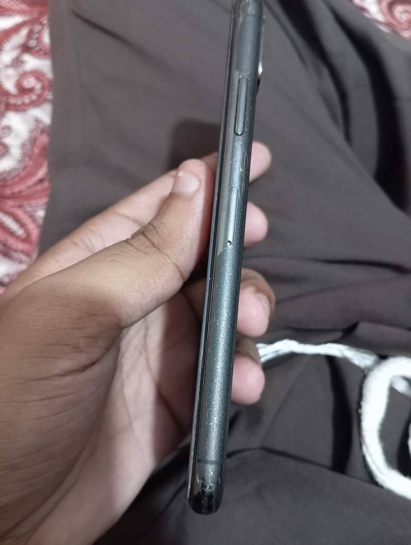 Apple iPhone X 4