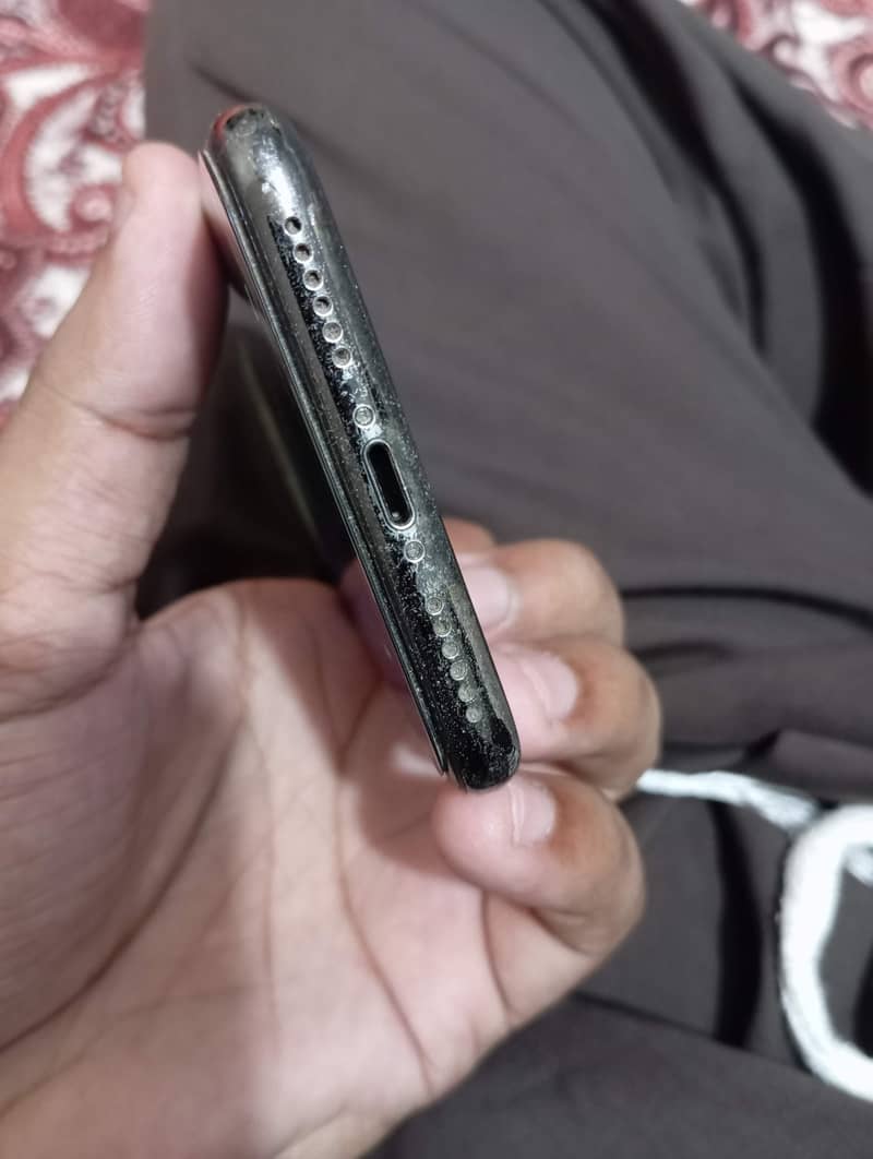 Apple iPhone X 5