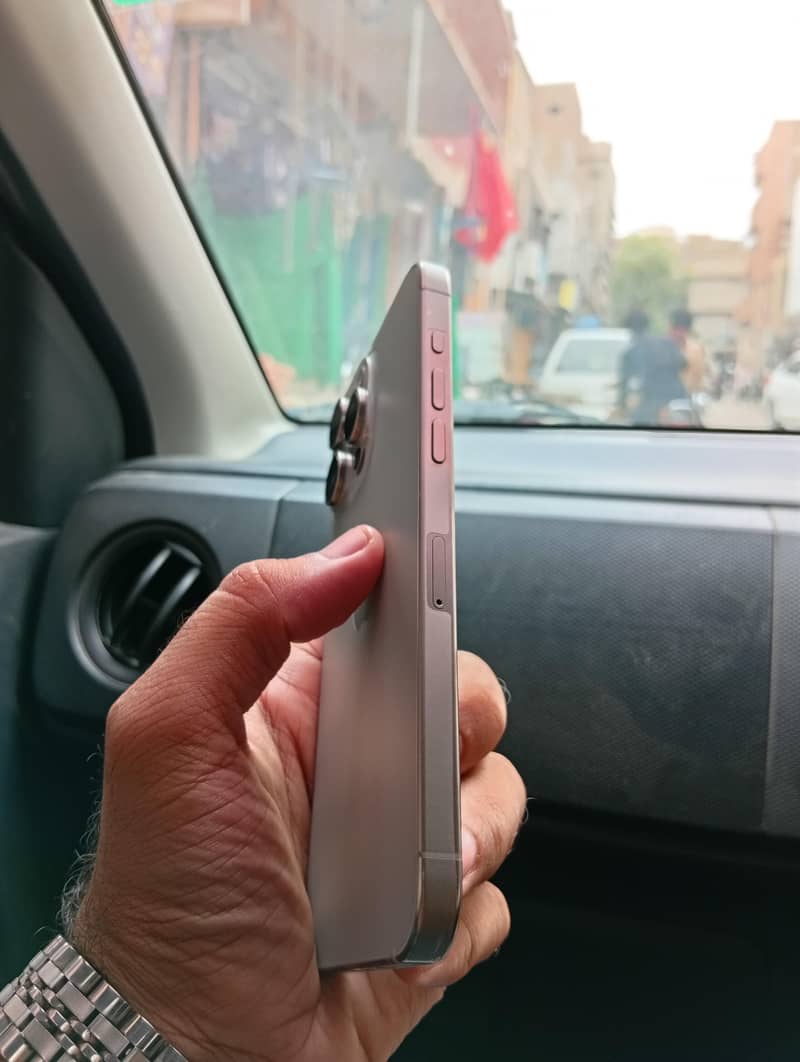 iPhone 15 Pro Max 1