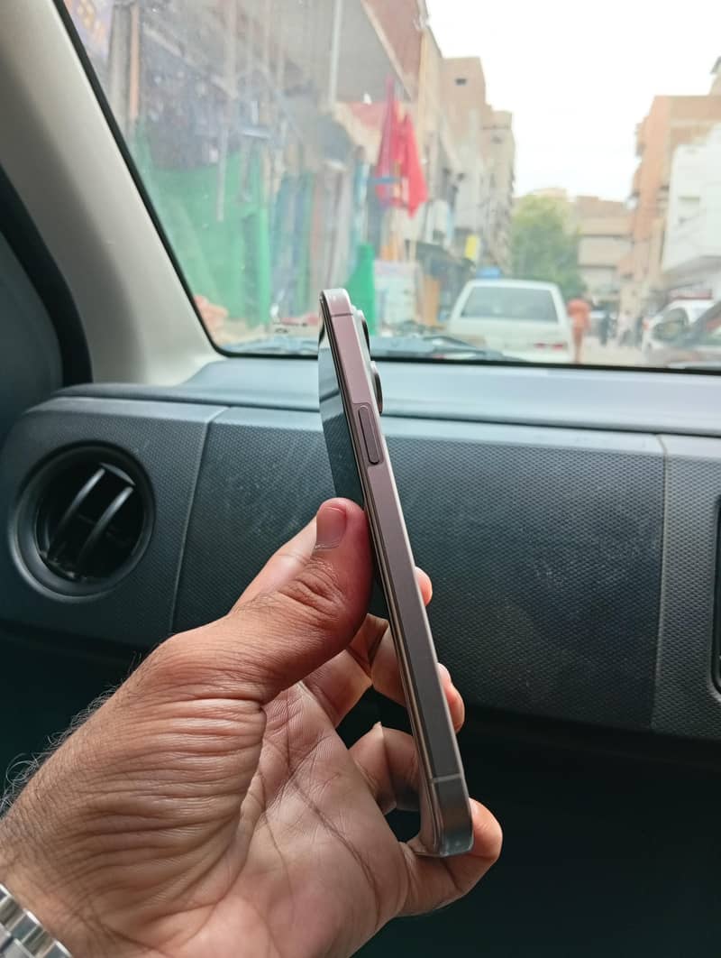 iPhone 15 Pro Max 2