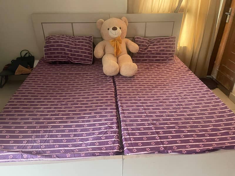 2 SINGLE BEDS 4