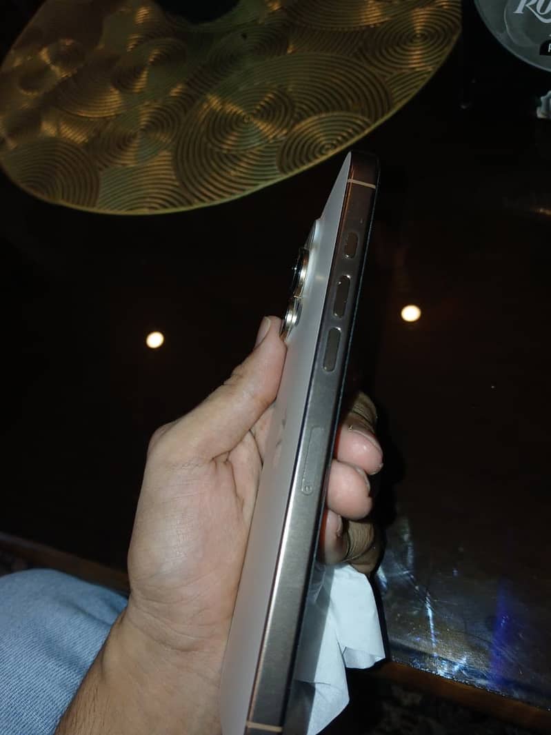 iPhone 16 pro max 1