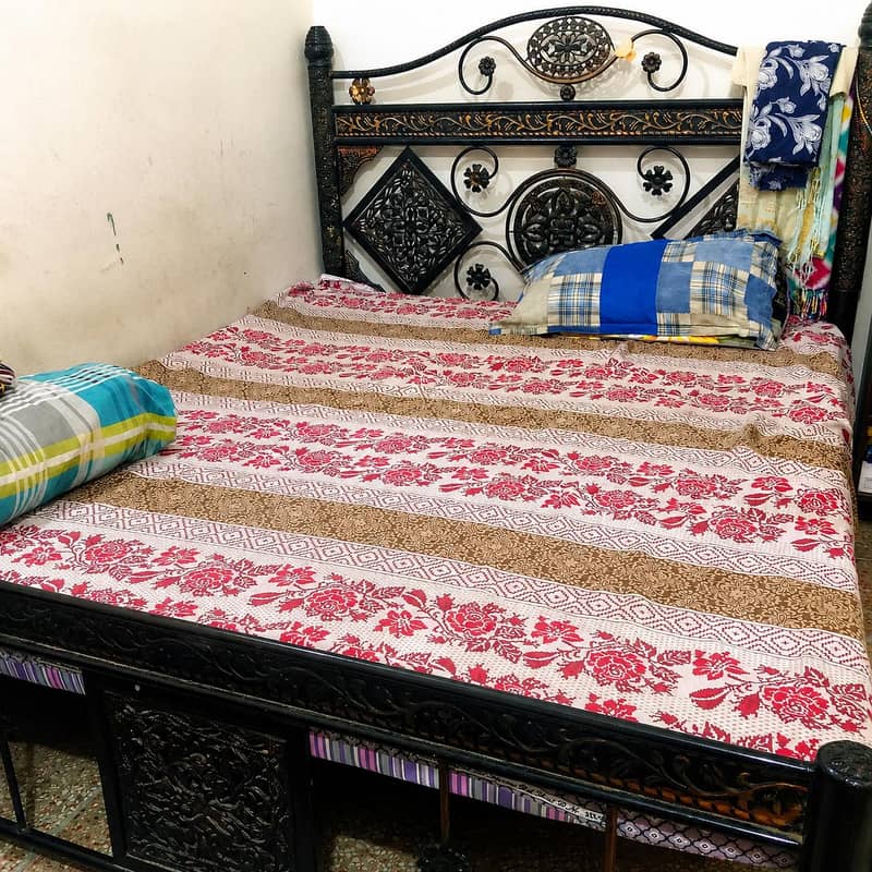 iron bed 0