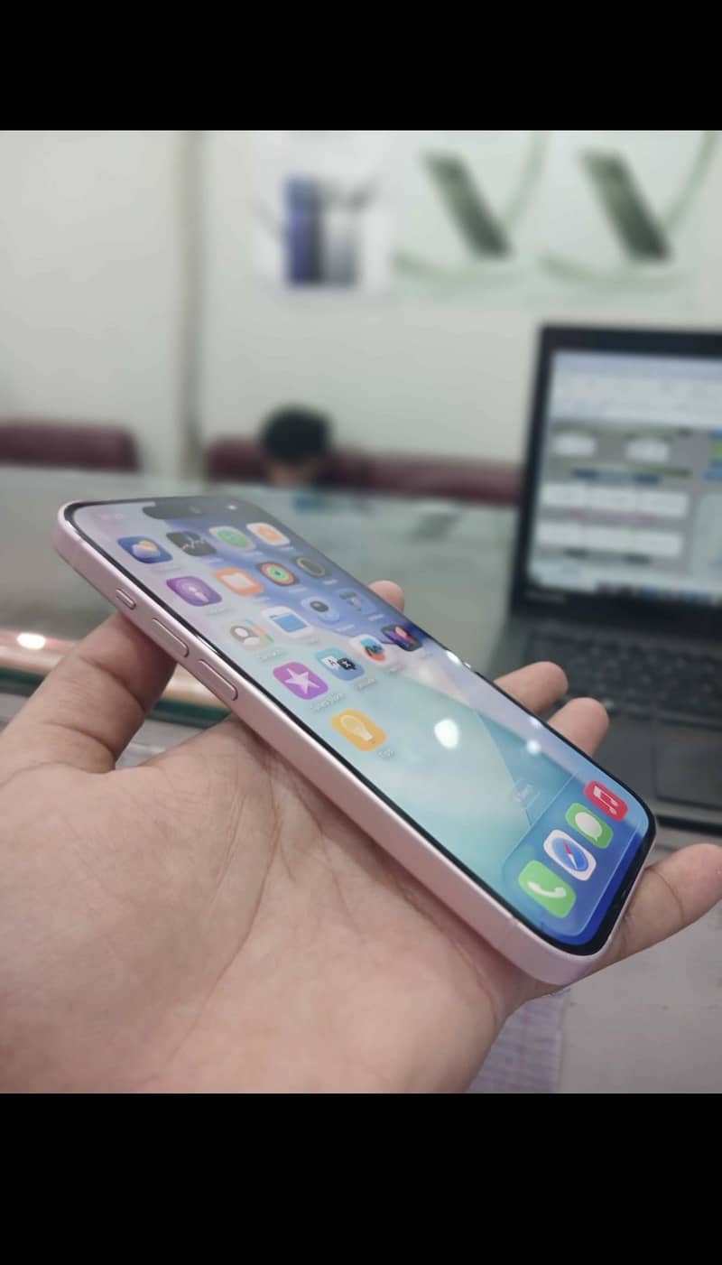 iPhone 15 3