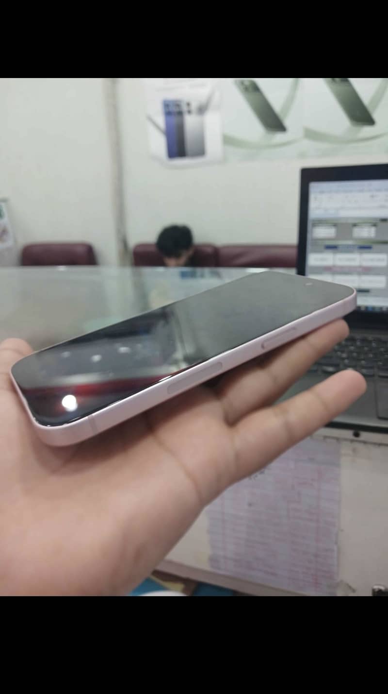 iPhone 15 5