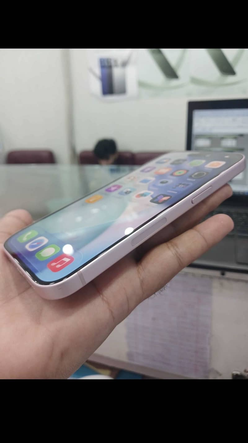 iPhone 15 6