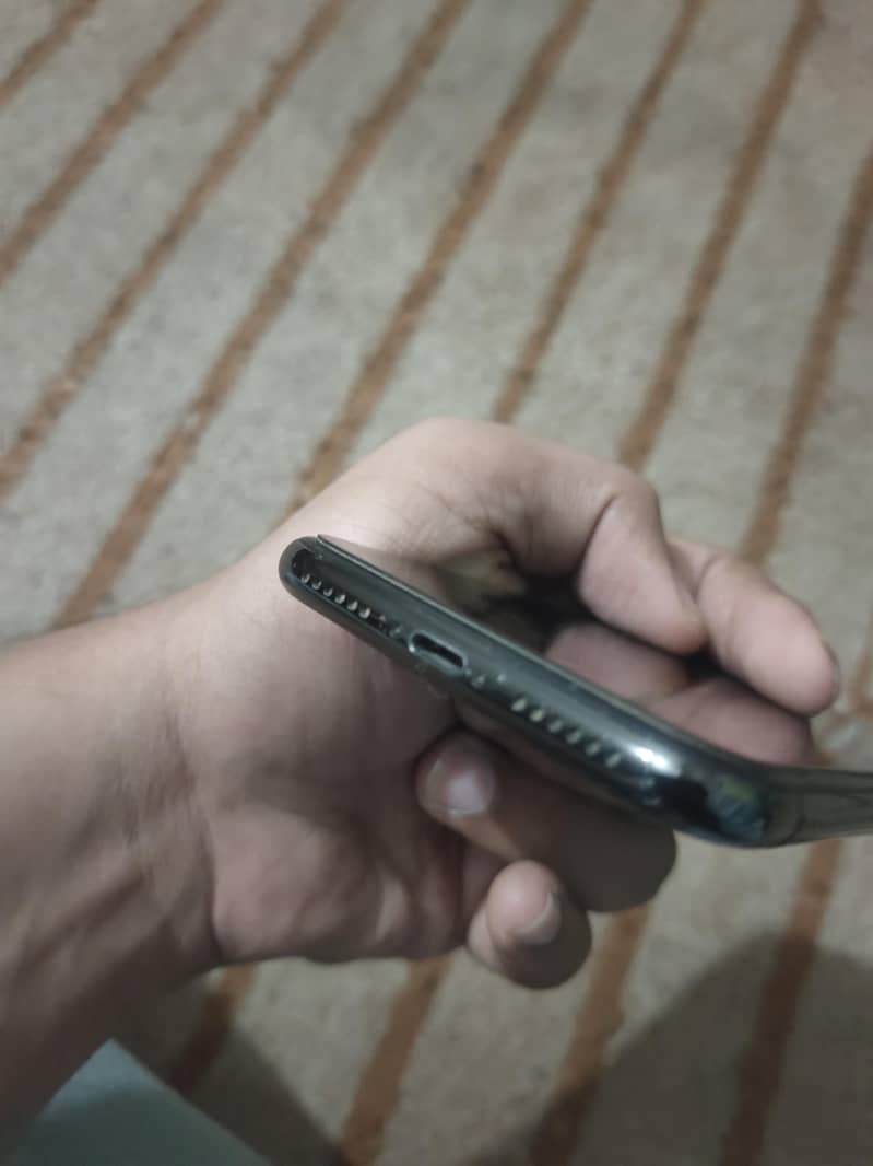Apple iPhone X 3