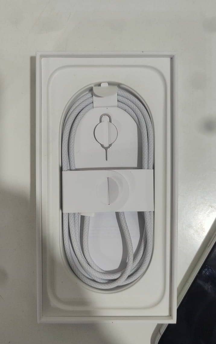 Apple iPhone 16 3