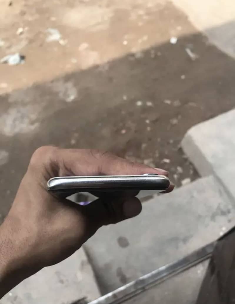 Apple iPhone X 0