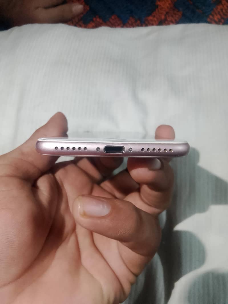 Apple iPhone 7 1