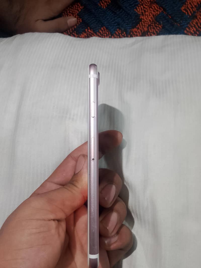 Apple iPhone 7 2