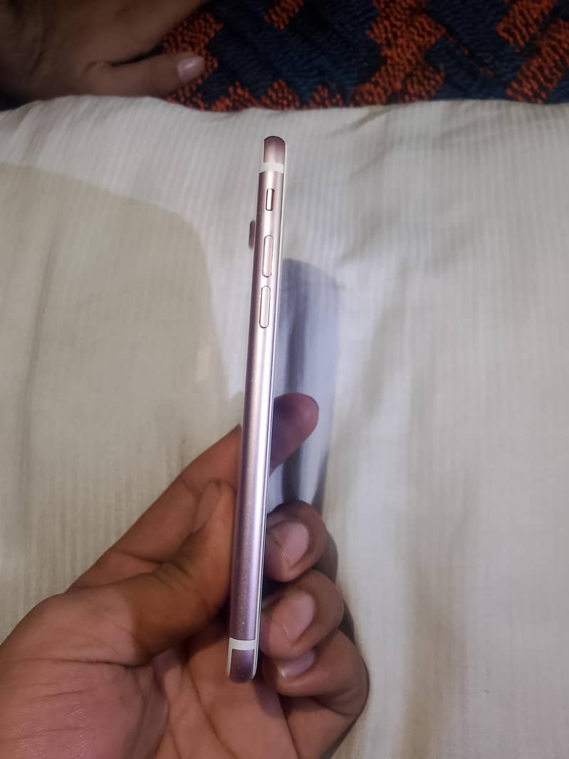 Apple iPhone 7 3