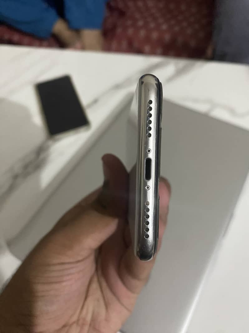 Apple iPhone X 3