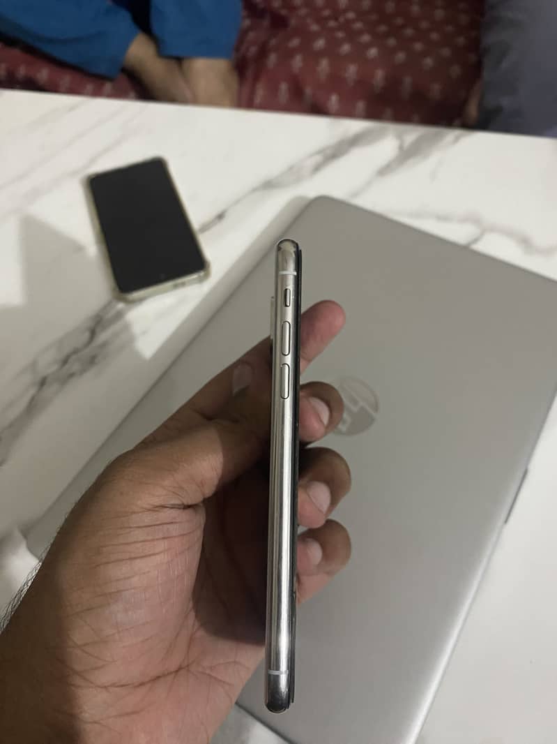 Apple iPhone X 5