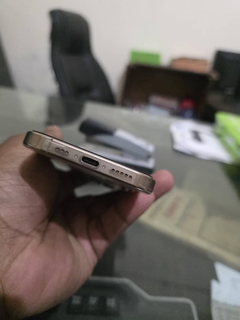 Apple iPhone 16 Pro 0